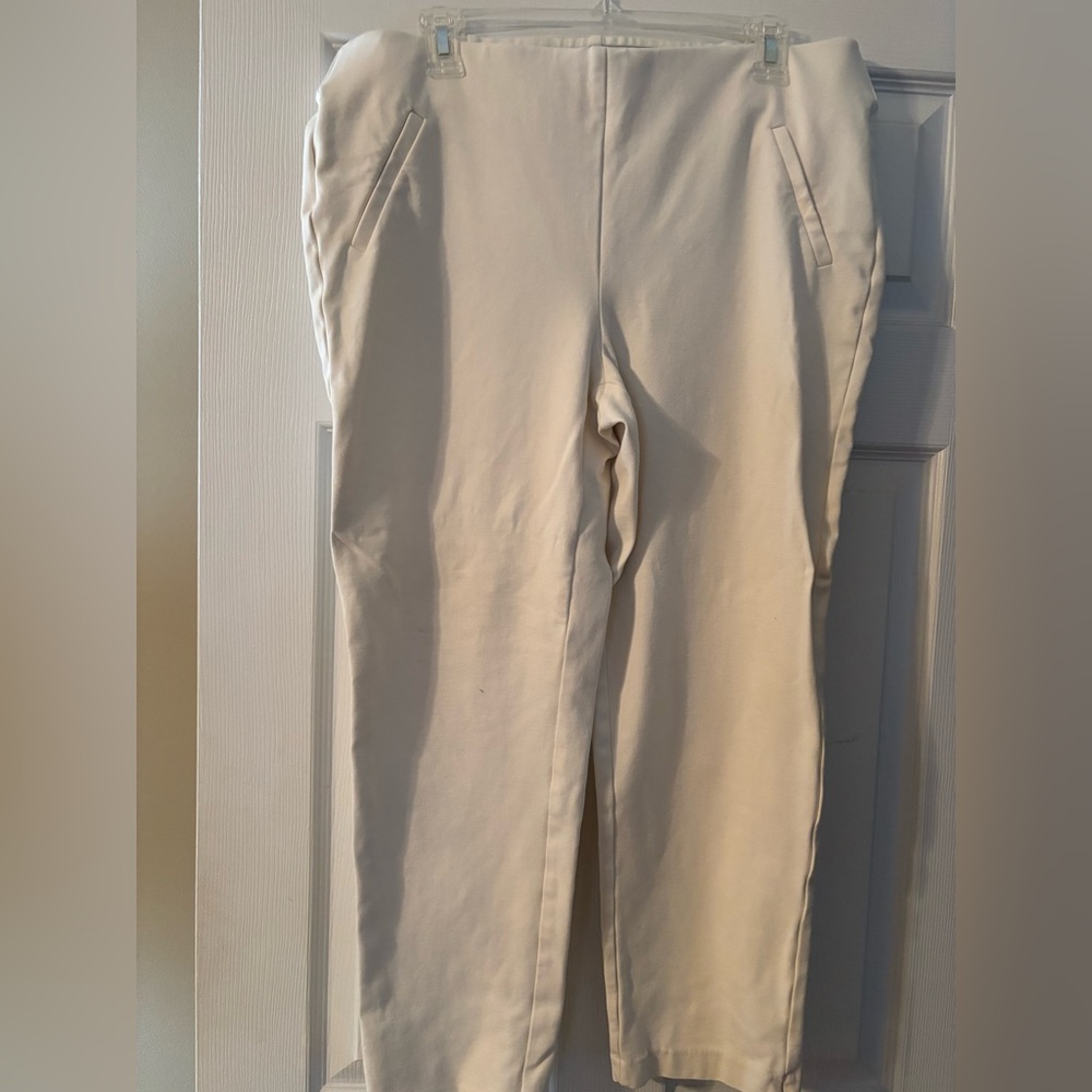 Great condition Chico’s Slimming off-white pull on pants.  Size 2.